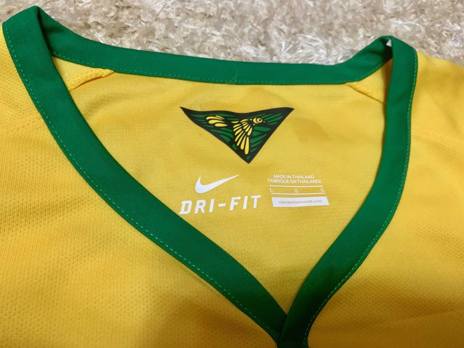 Camisola da seleção brasileira autografada pelo Pelé