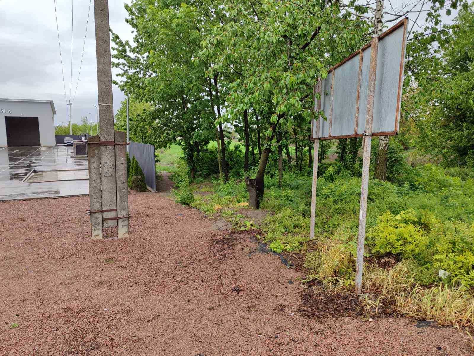 (3) Продам земельну ділянку під комерцію в м. Немирів 0925