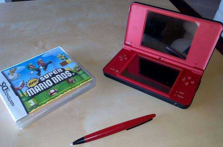 Consola Nintendo DSi+XL (red) + Super Mario Bros