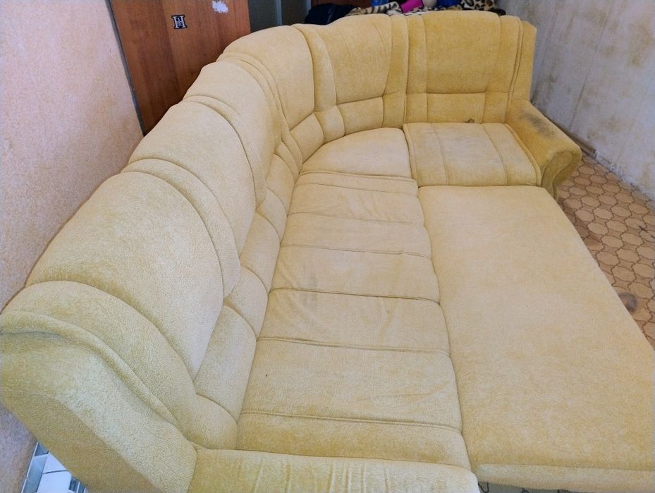 Диван кутовий у задовільному стані