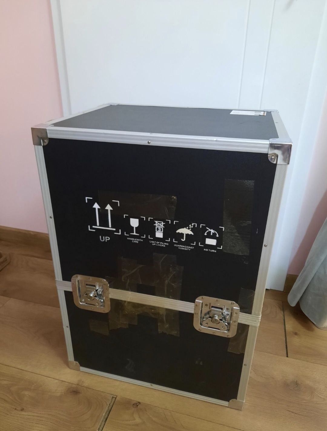 Laser kosmetyczny do usuwania tatuaży i makijaży