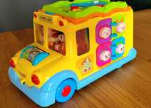 Interaktywny autobus HuiLe TOYS