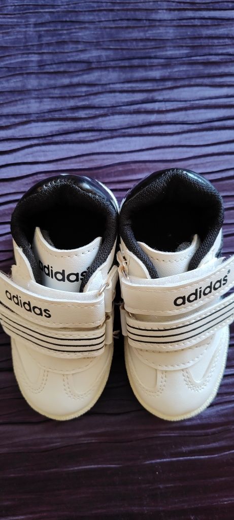 Buty / adidasy Adidas r. 21, ze świecącą podeszwą