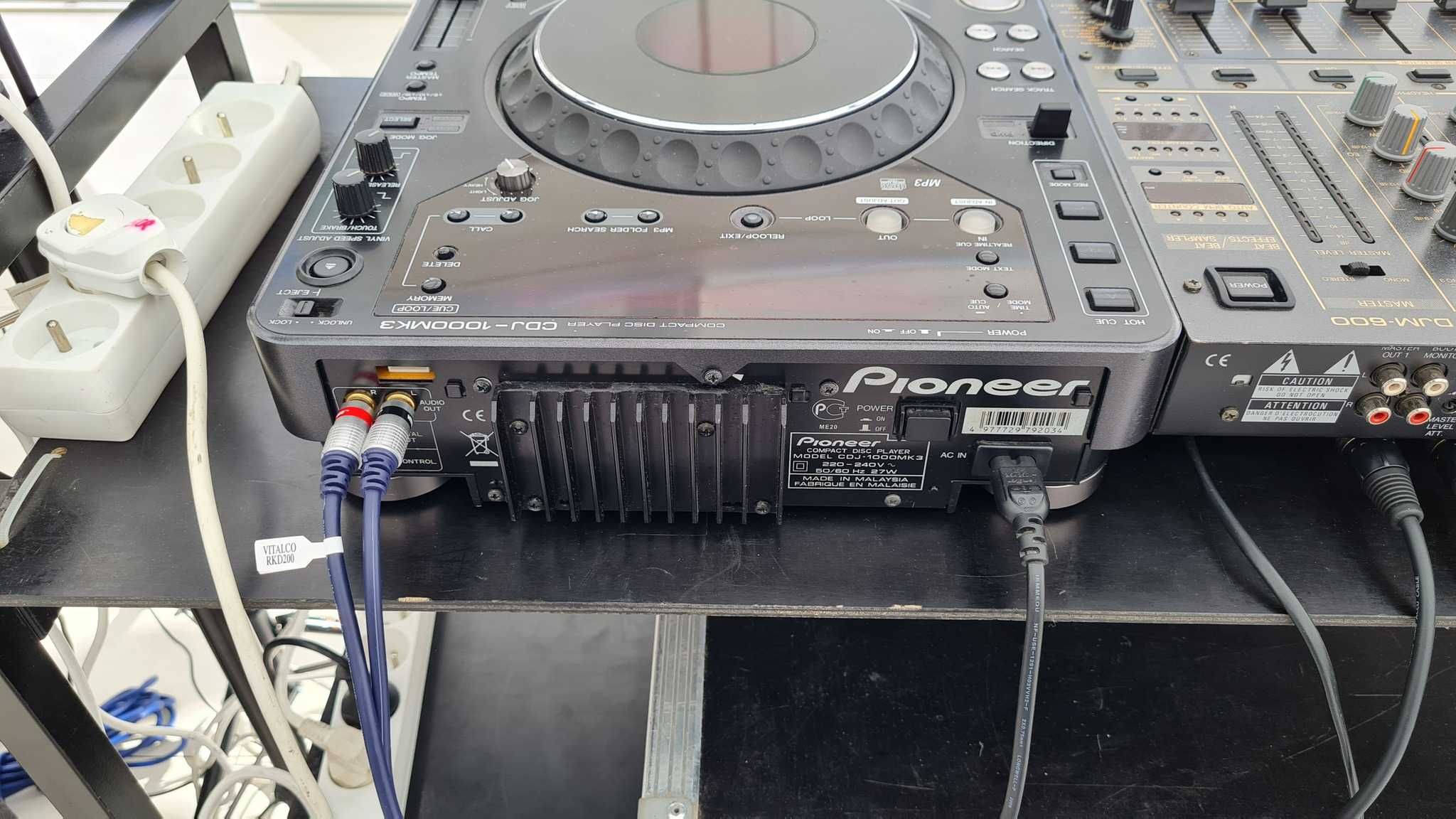 Sprzęt DJ-ski  na sprzedaż - cały zestaw z oświetleniem nagłośnieniem