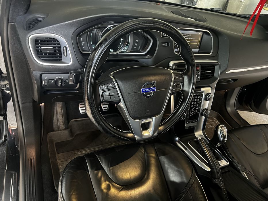 Volvo v40 d2 r-design