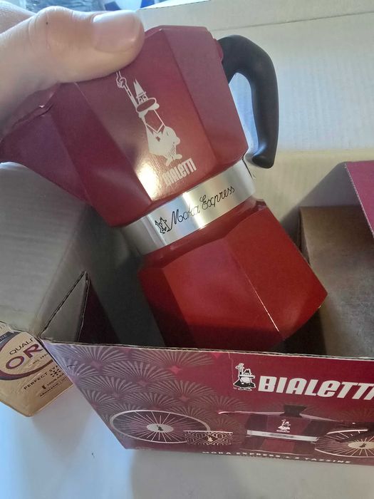 Гейзерна кавоварка BIALETTI espresso maker 130мл+2чашки
