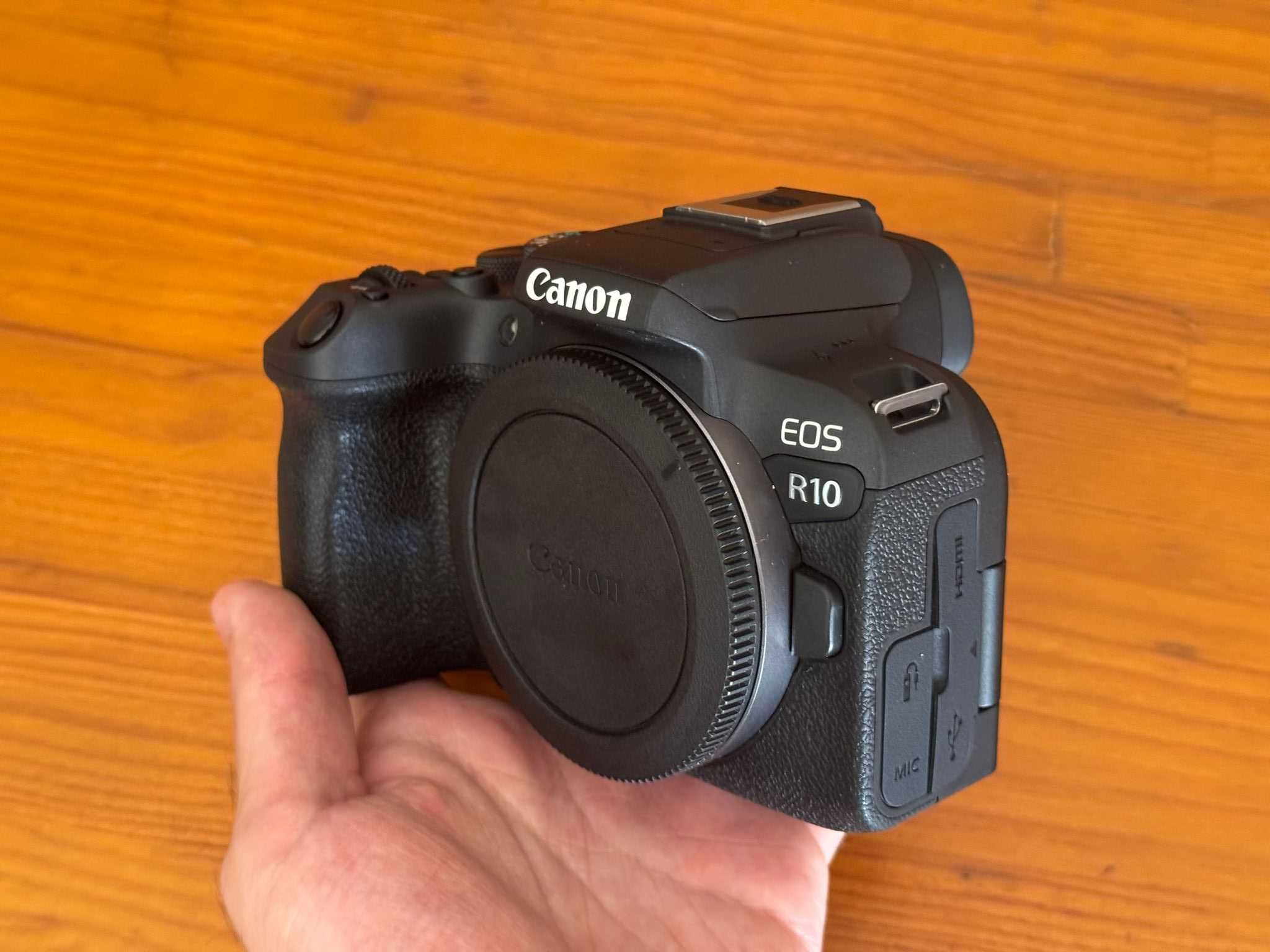 Kit Canon R10 + 3 Objetivas (RF-S 18-45mm, RF 50mm, SIGMA 18-55mm)