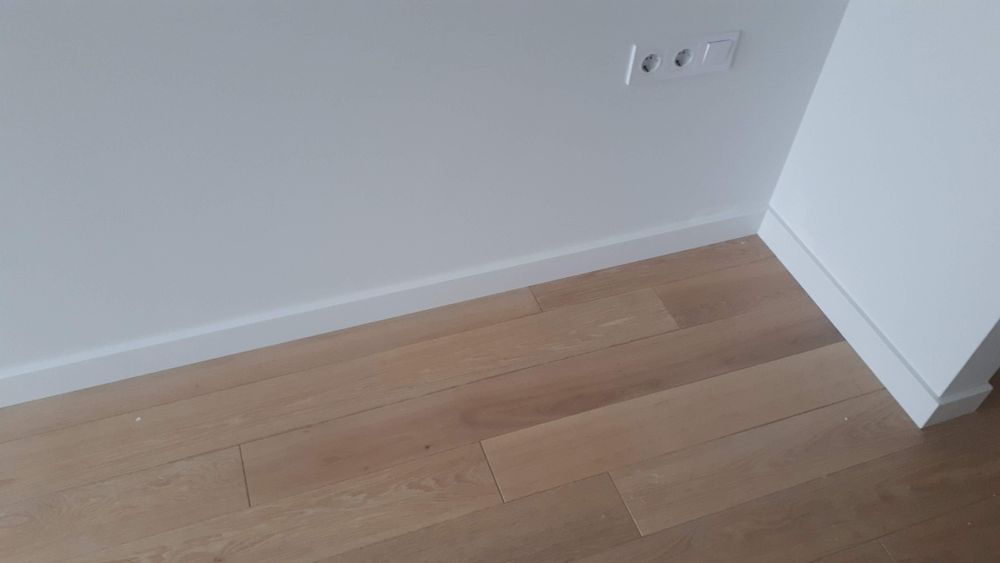 Професійний монтаж плінтуса, укладка дамінату , паркетноі дошки