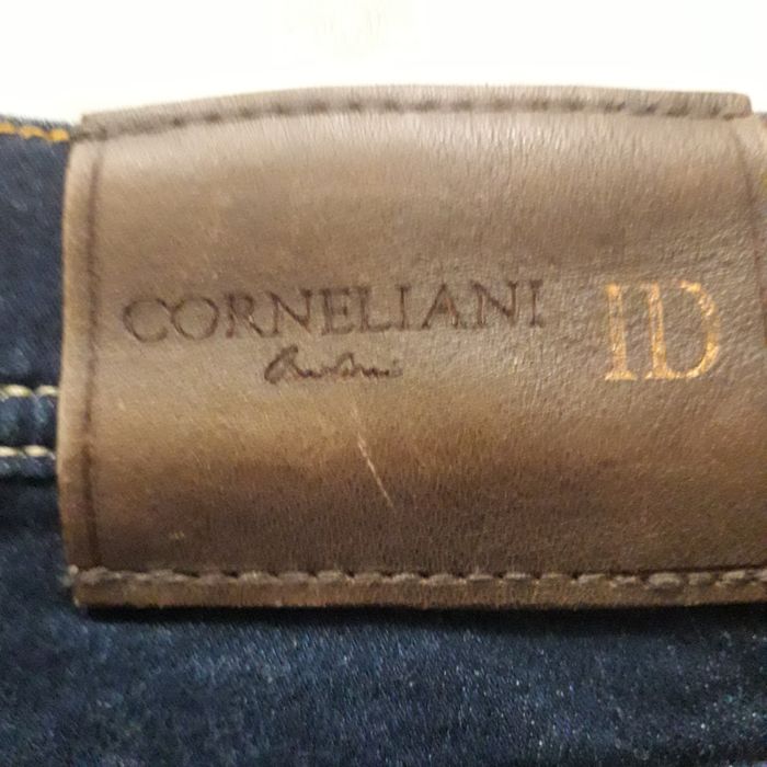 Джинси Corneliane, Італія