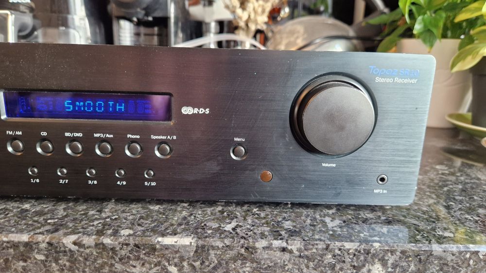 Amplificador Cambridge Audio Topaz SR10 – Som Puro, Potência e Clareza