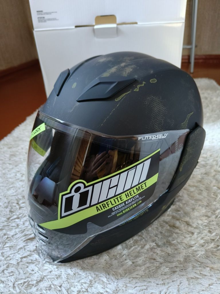 Мотошолом Icon Airflite MIPS Demo.