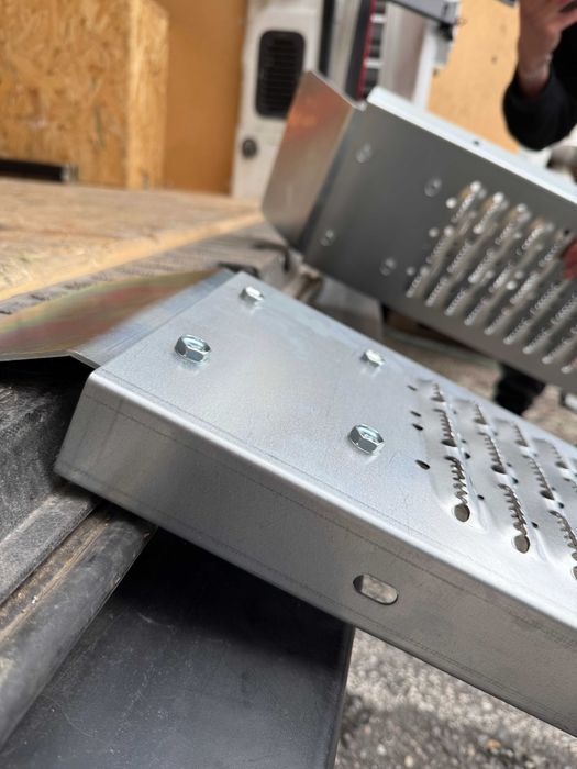 NAJAZDY RAMPY ZAŁADOWCZE składane 400kg 1,9m długie, ocynk