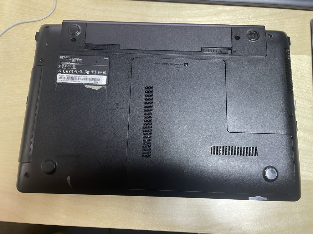 Laptopo Samsung NP300E5A