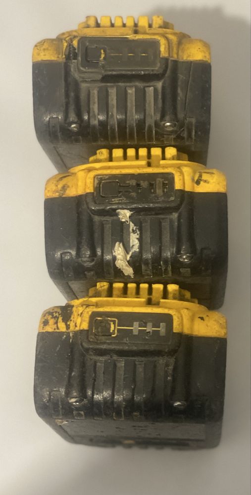 Akumulatory Dewalt -Uszkodzone -3szt -200zł