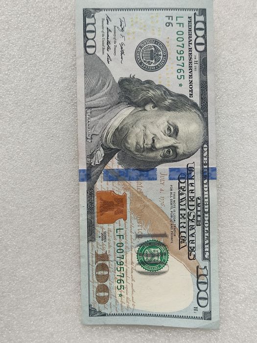 100 US dollars * (з зірочкою)