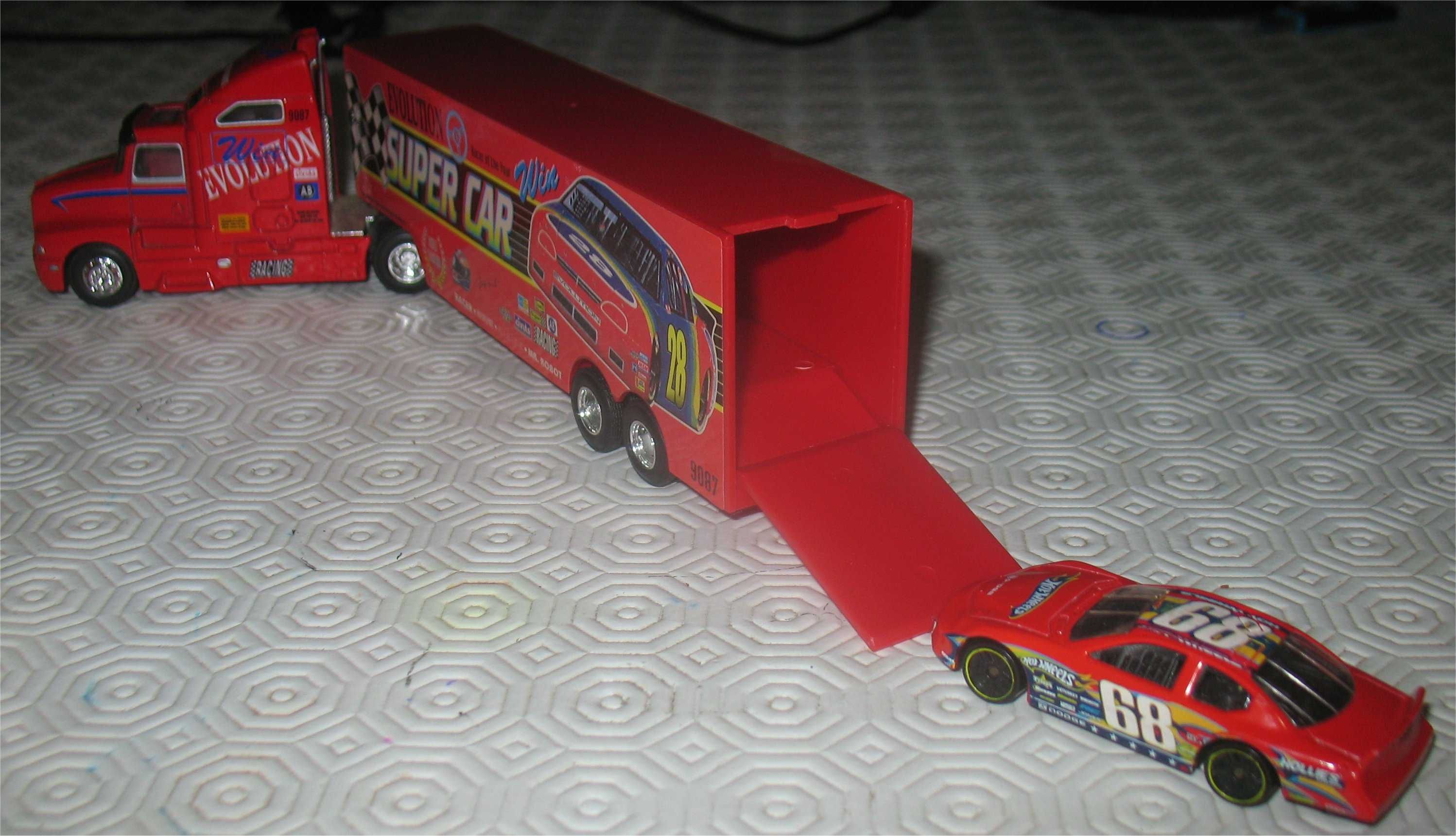 Conjunto Camião Transportador NASCAR + Dodge Charger Stock Car (2010)