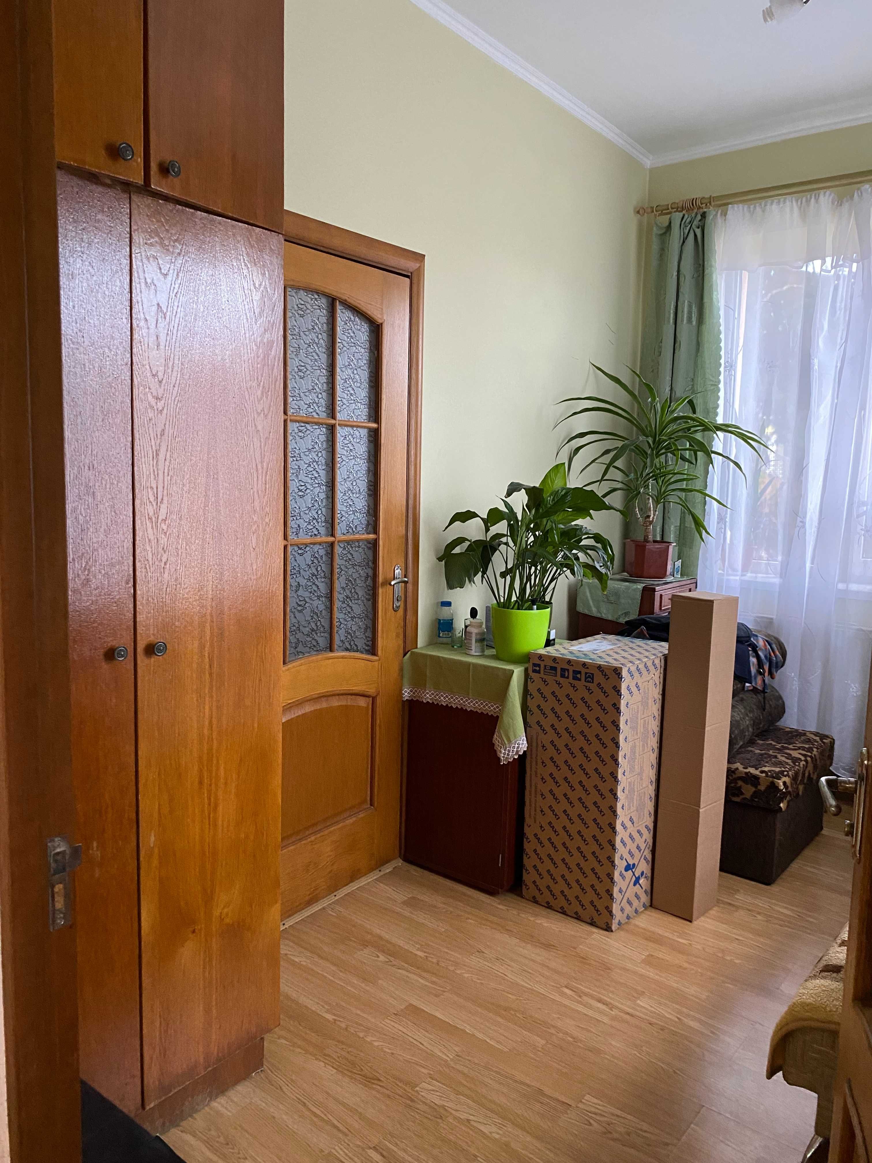 Продається напів особняк по вул. Миру