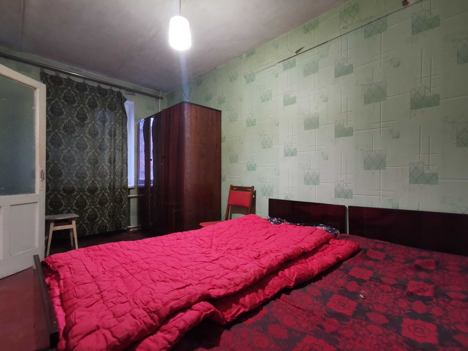 Квартира з трьома кімнатами і підвалом 2 поверх цегляного будинку RD