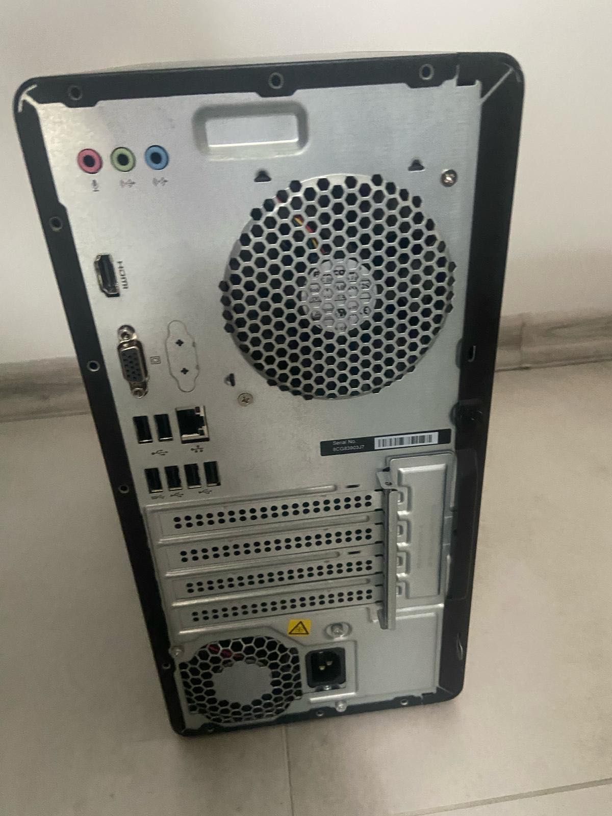 Komputer stacjonarny HP z monitorem Acer