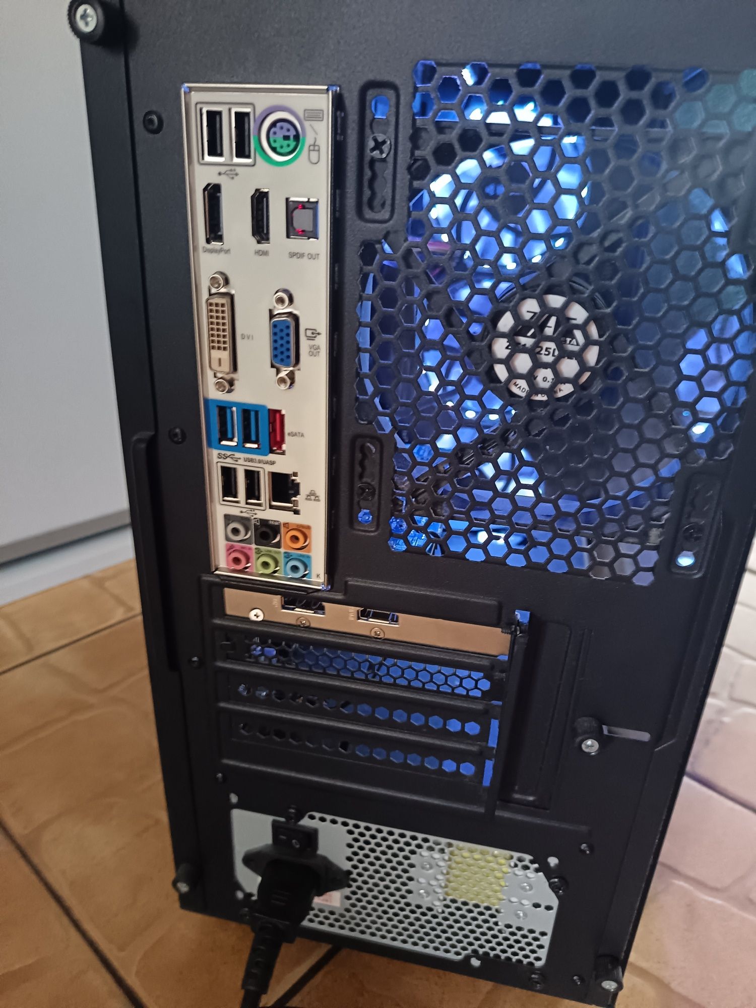 Komputer gamingowy I5 Intel NVIDIA 512 GB SSD LED