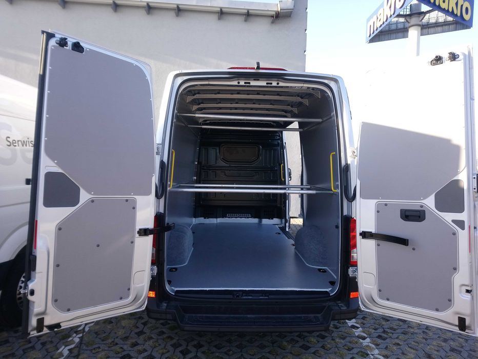 VW Crafter L3  Zabudowa zabezpieczenie przestrzeni ładunkowej w aucie
