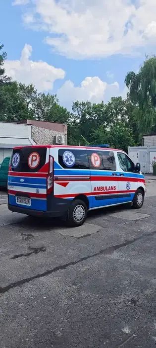 Ford Transit Custom  Ford Transit Custom - Ambulans karetka sanitarna + Nosze