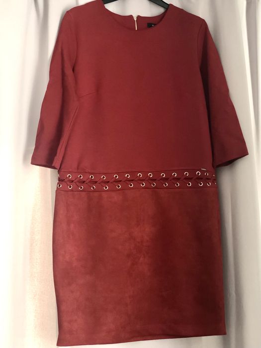 Klasyczna unikatowa sukienka Monnari bordo 42