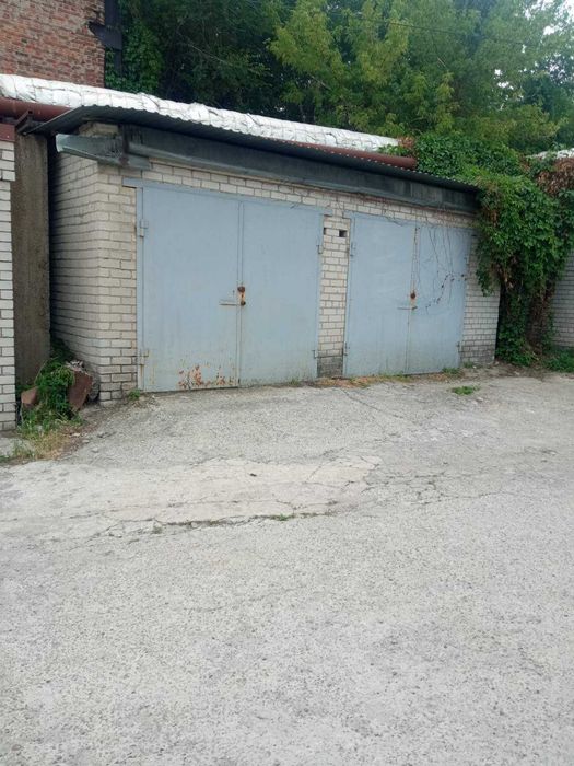 Будівля службових гаражів, площею 36,9 кв.м, м. Дніпро