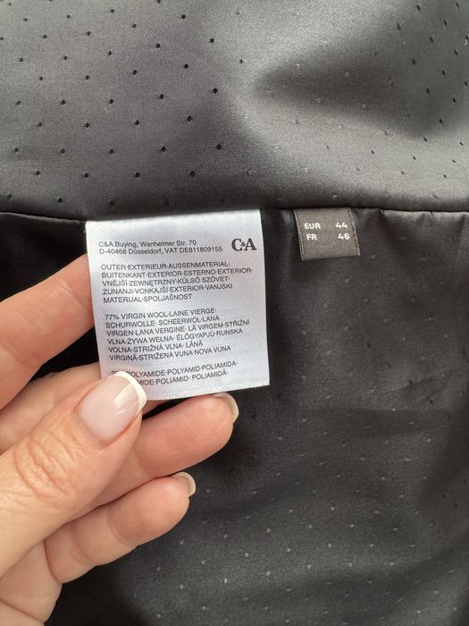 Довге вовняне пальто оливкового кольору c&a premium