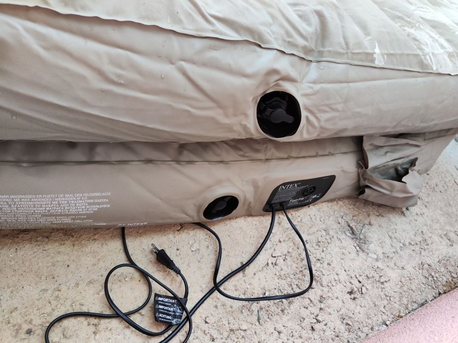 Colchão insuflável elétrico de casal da Intex