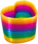 Kolorowa sprężynka slinky sama schodzi po schodach serce