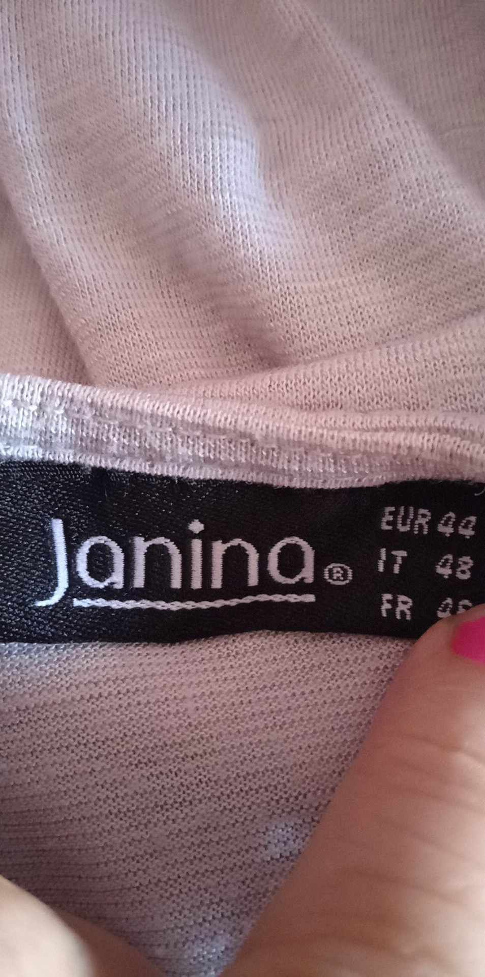 Bluzeczka z okrytmi trochę ramionami