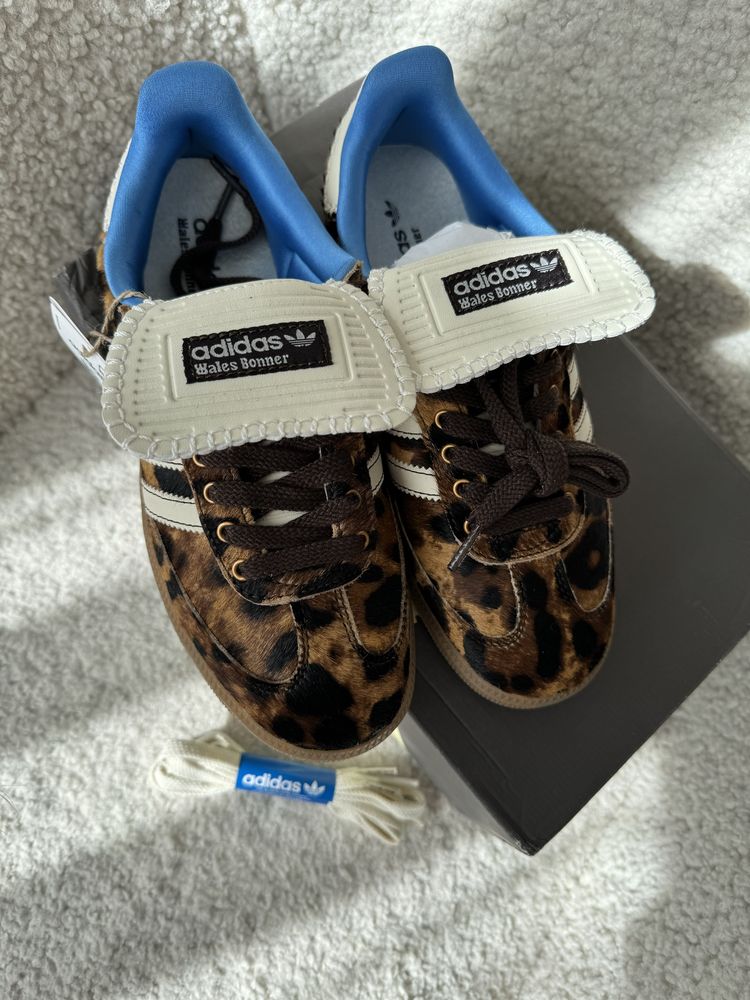 Кросівки жіночі Adidas leopard 39р.