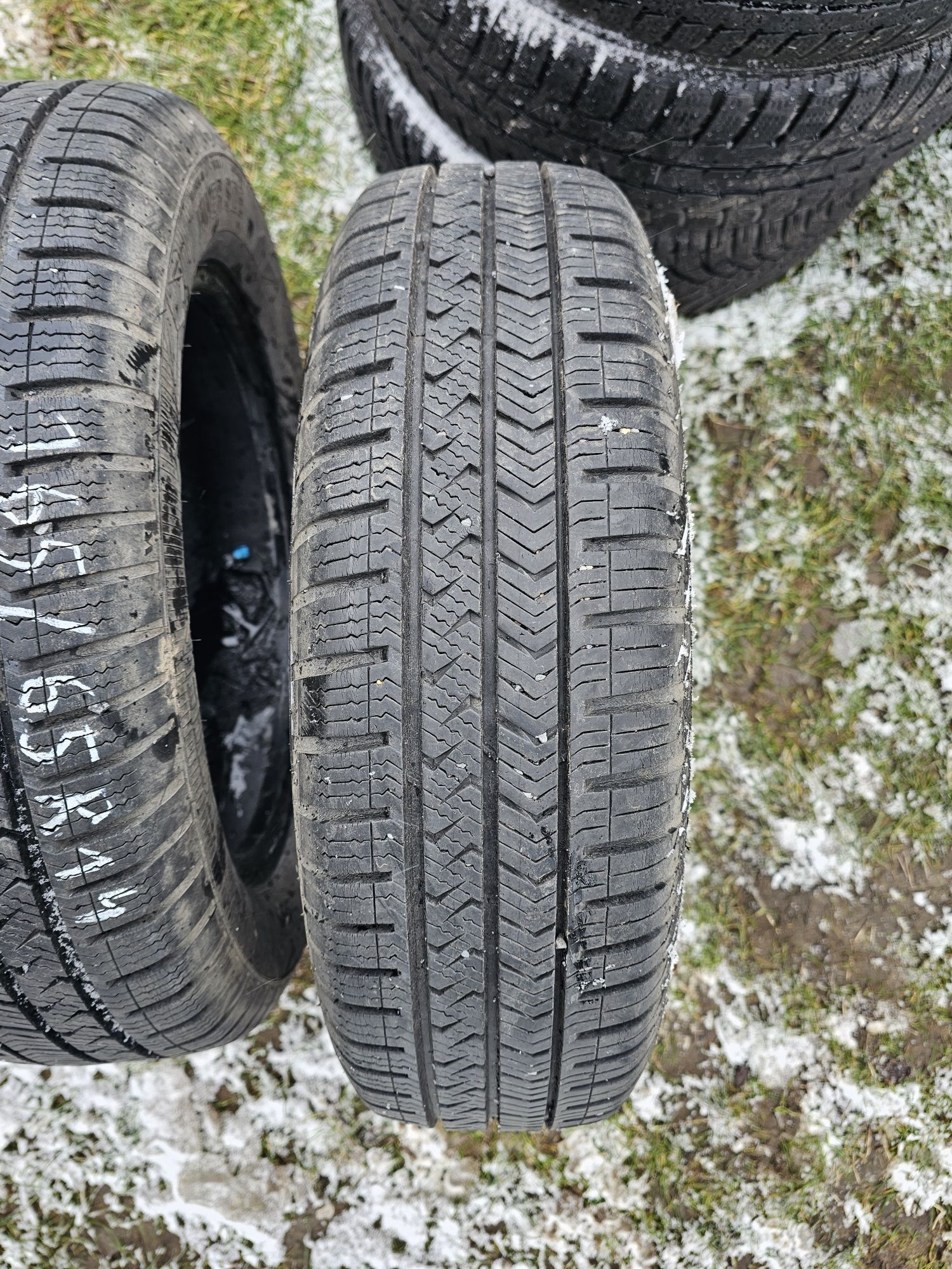 Opony wielosezonowe Vredestein 165/65R14