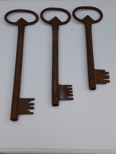 Conjunto 3 chaves ferro antigas (35, 40 e 45 cm compr.)