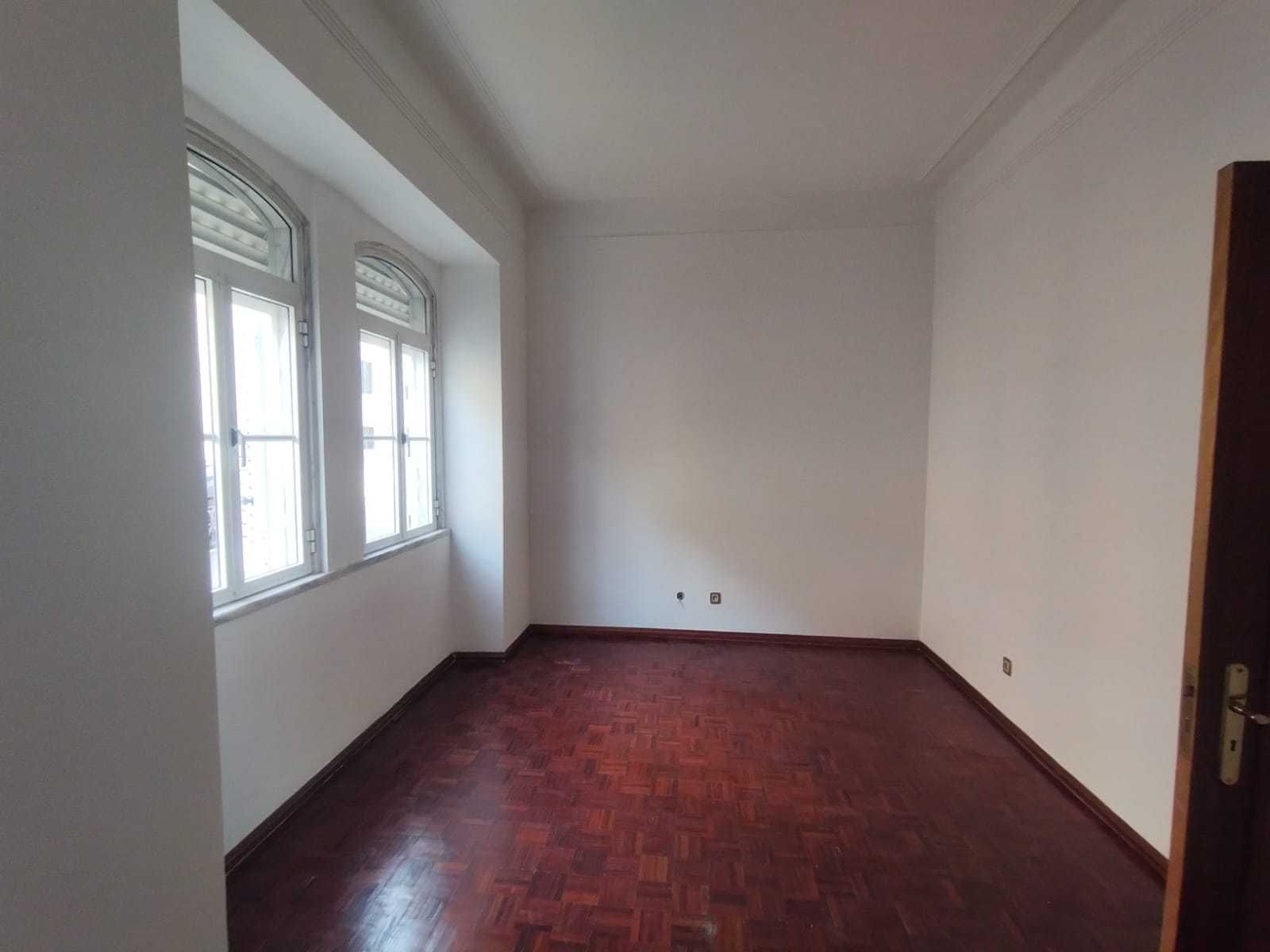 Apartamento T2+1 de 2 pisos e 109 m² à venda no Bairro do Arco do Cego