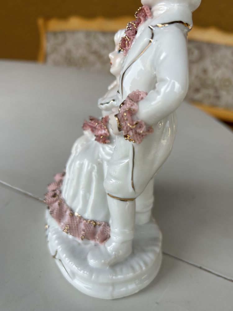 Figurka porcelanowa, para dworska A41