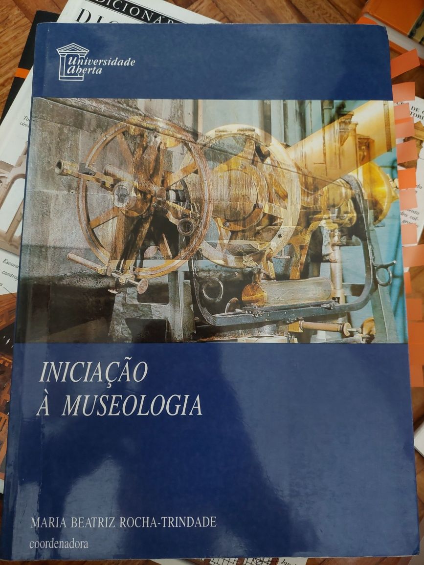 Livro Iniciação à Museologia de Maria Beatriz Rocha Trindade
