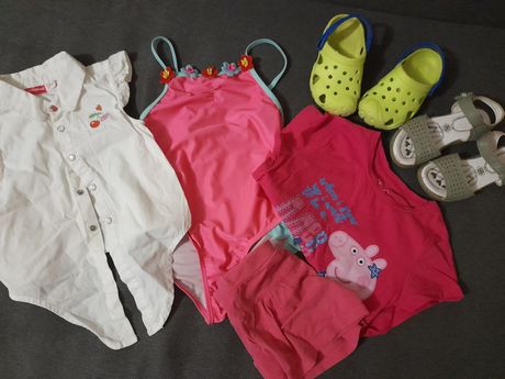 Речі для дівчинки:купальник,костюм,взуття,футболки