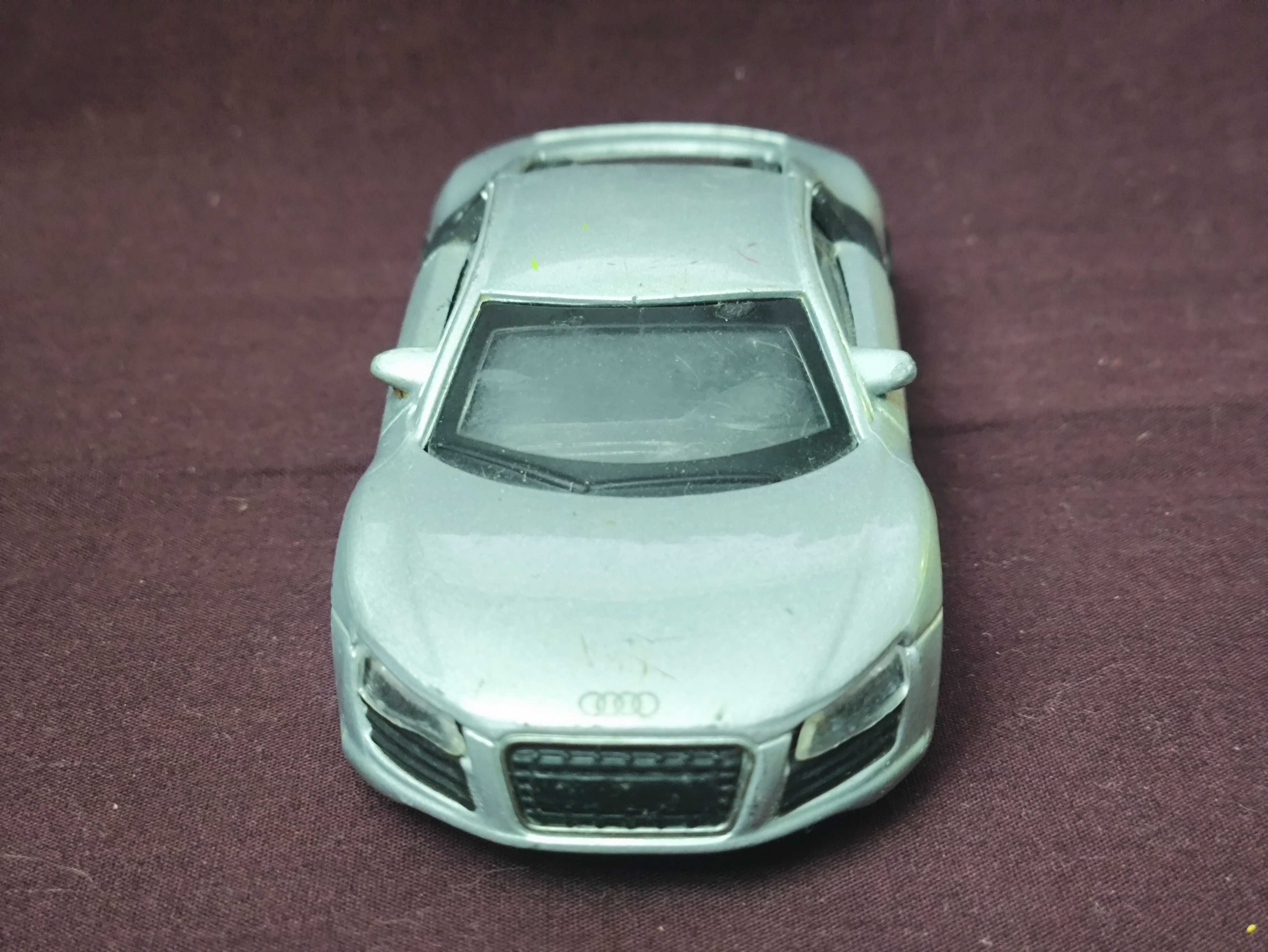 Машинка Audi R8 1:43 Bburago