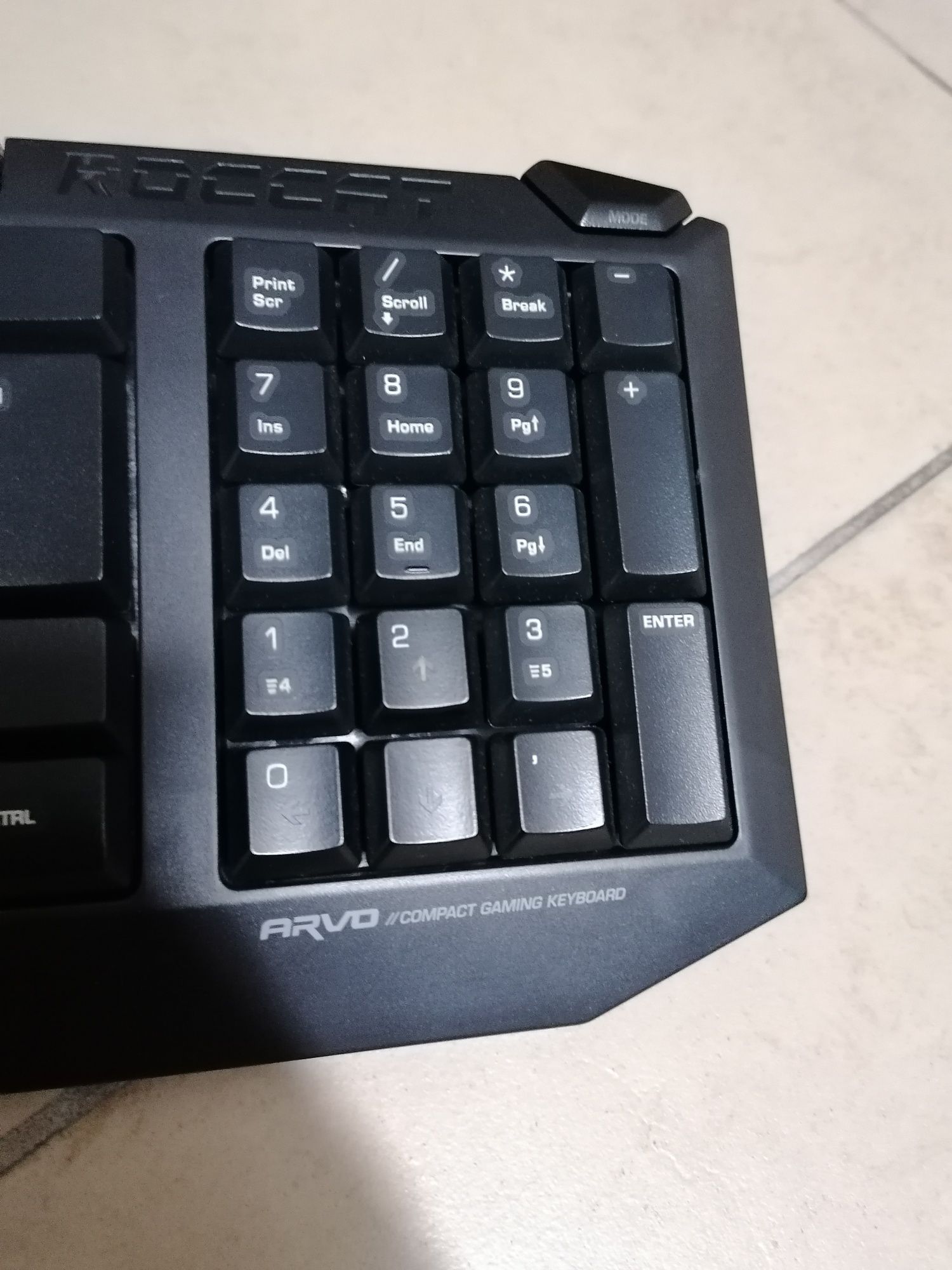 Teclado gaming roccat novo