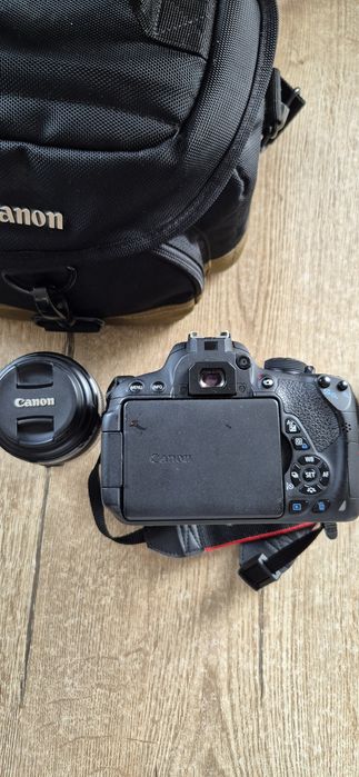 Aparat Canon EOS 700D