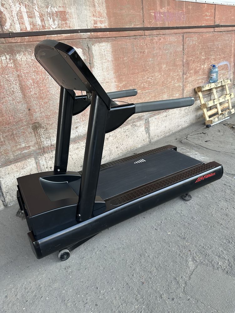 Професиональная Беговая дорожка Life Fitness 95T