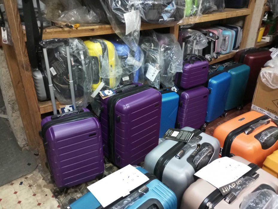 Walizka średnia xl z abs na 4 kołach podróżna