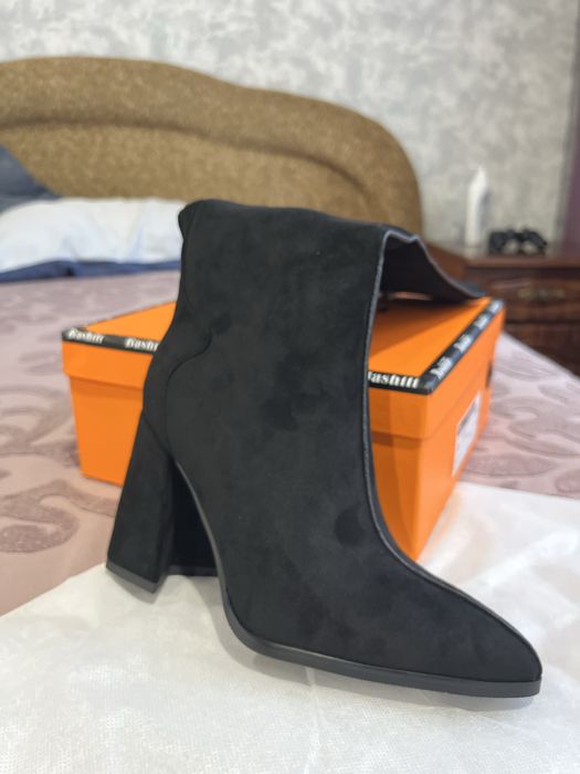 Чоботи демісезонні жіночі 36 розмір