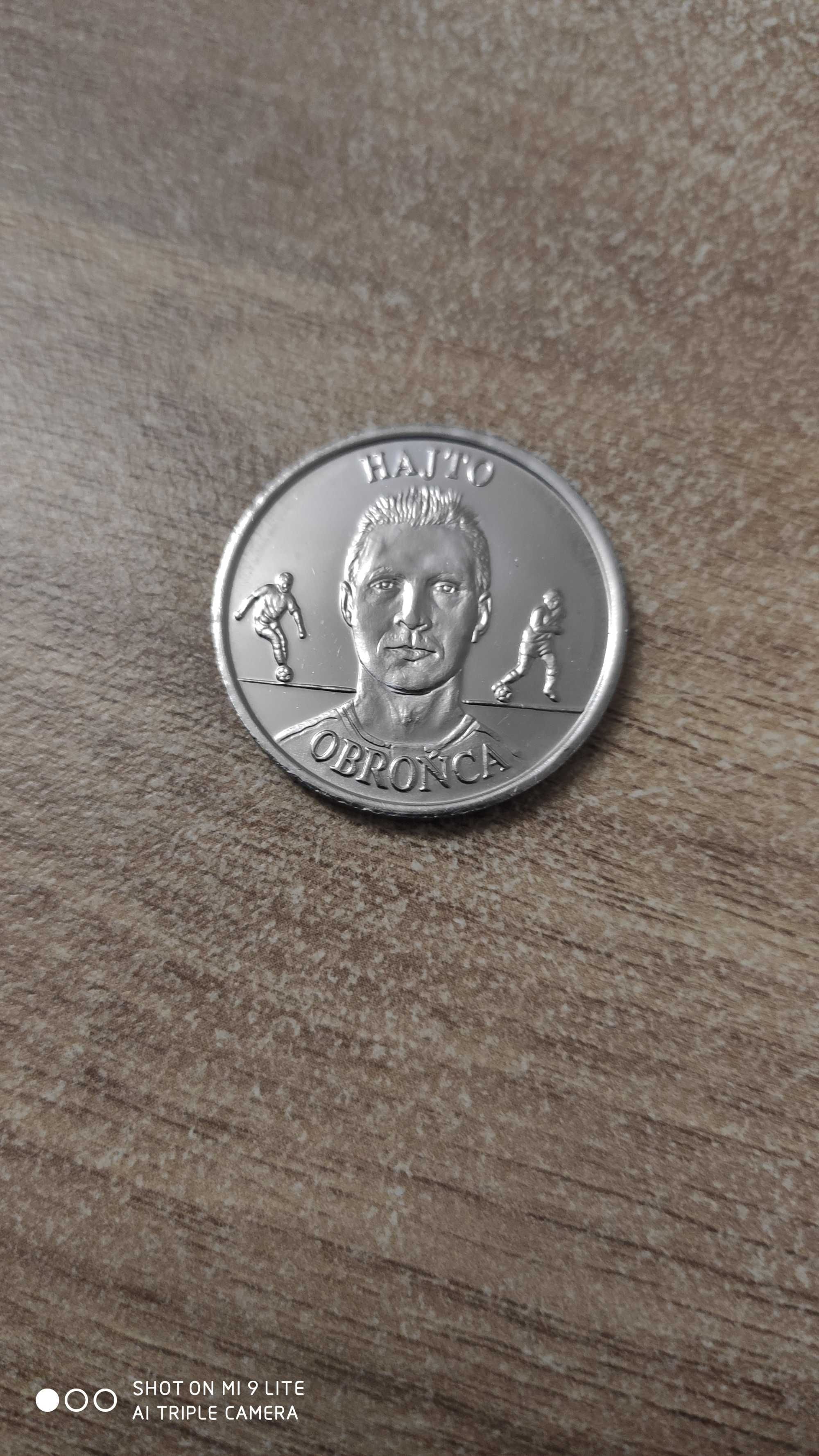 Zestaw 12-stu monet z piłkarzami Mistrzostw Świata z 2002 roku.