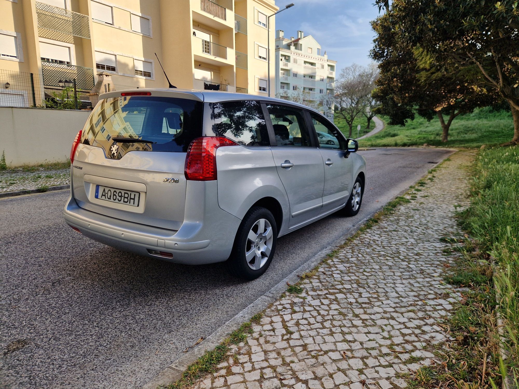 Peugeout 5008 1.6 HDI AUTOMÁTICO 2011