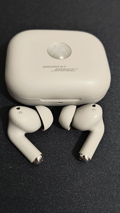 Moto Buds+ | Noise cancelling by BOSE