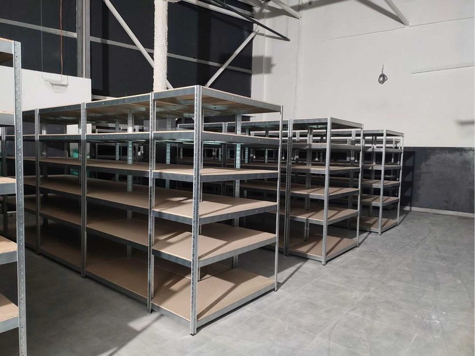 Купити стелаж металевий для складу та магазину — різні моделі