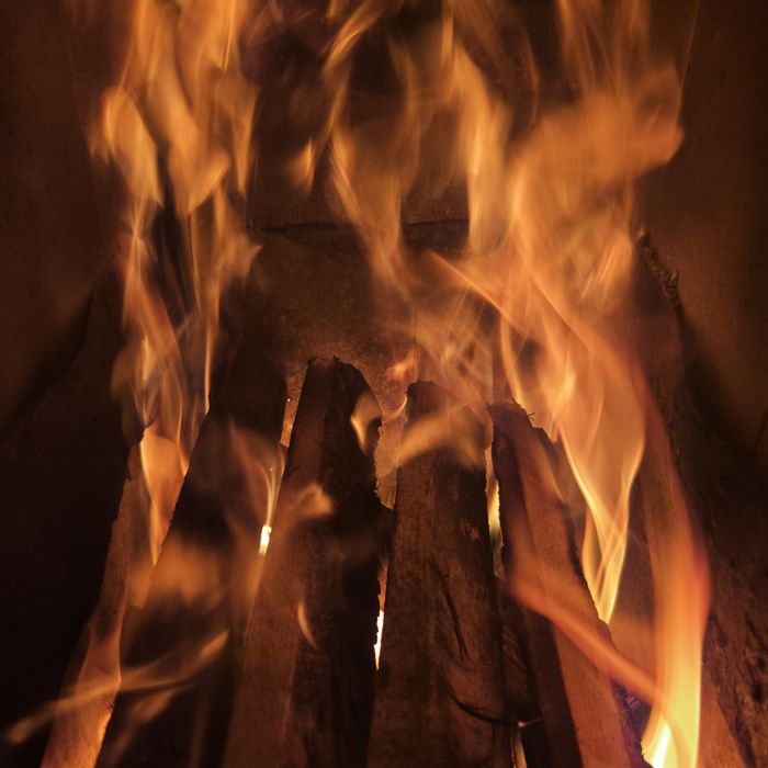 Drewno rozpałkowe 125dm³  na STELAŻU wygodnym i bezpiecznym, kominkowe